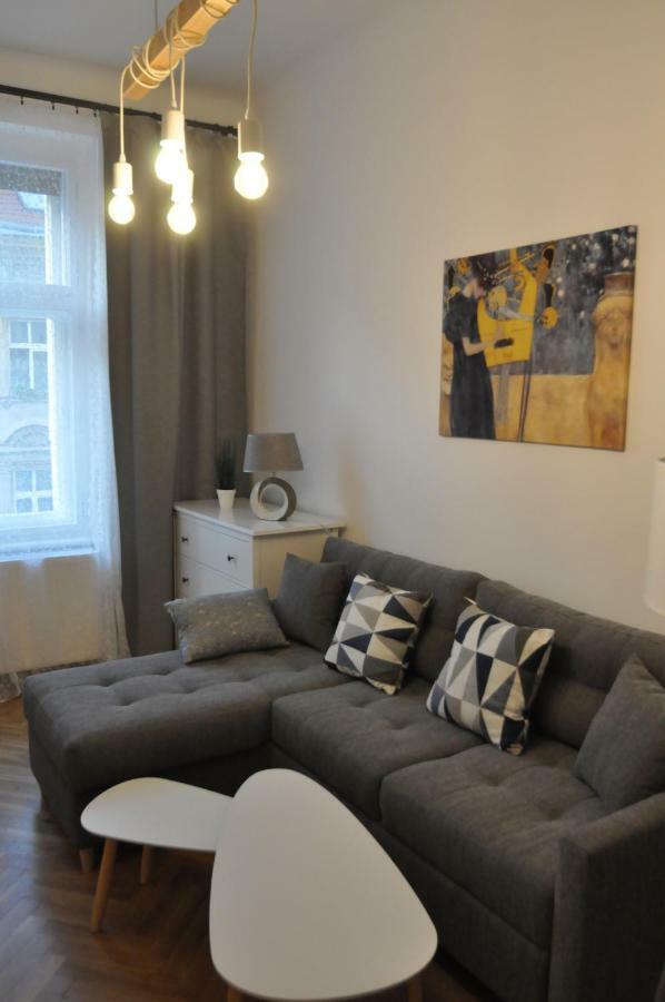 Jirina Appartments Prag Exteriör bild
