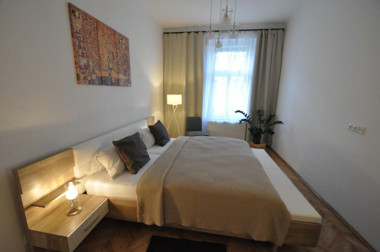 Jirina Appartments Prag Exteriör bild