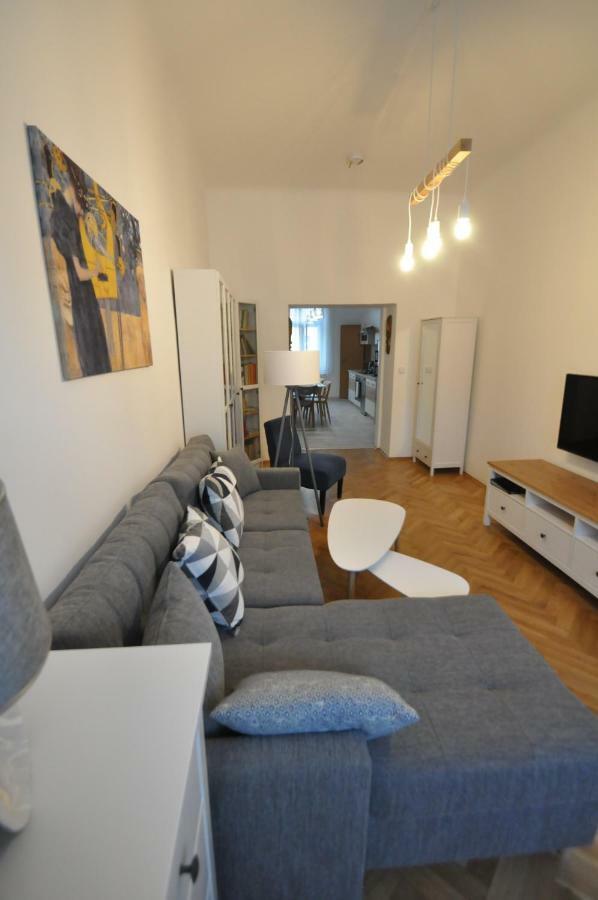 Jirina Appartments Prag Exteriör bild