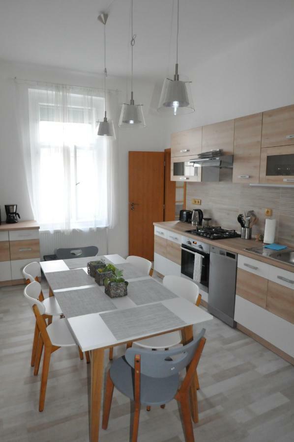 Jirina Appartments Prag Exteriör bild