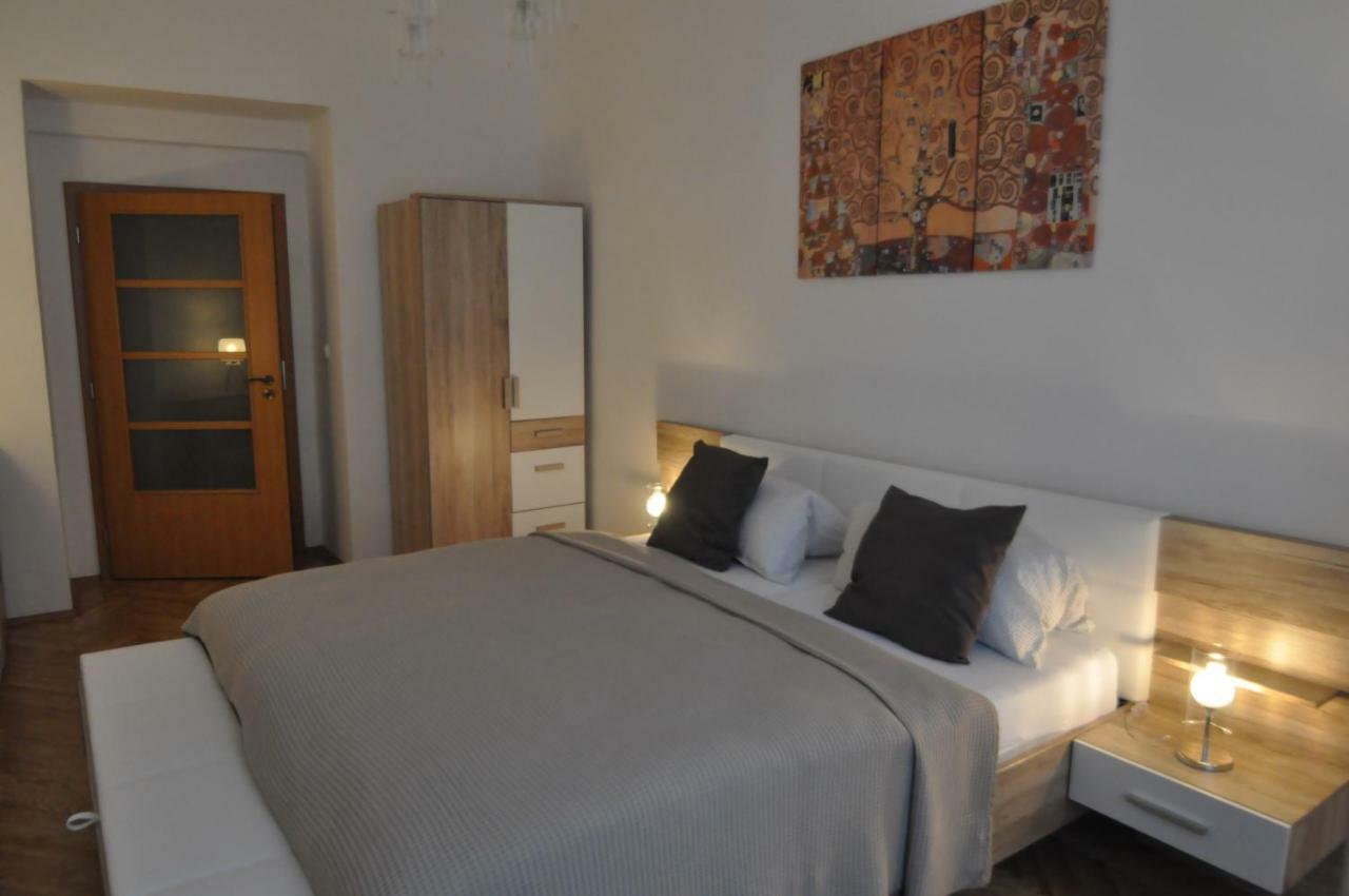 Jirina Appartments Prag Exteriör bild